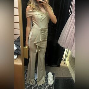 Homecoming/Prom Dress
Size Small.
Bodycon.